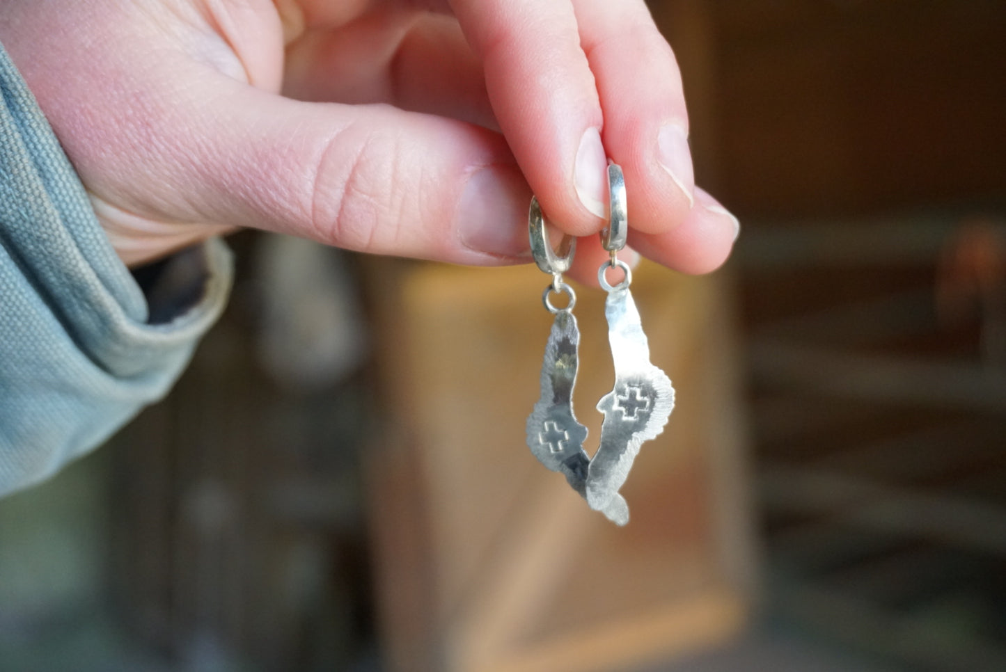 Red tail cross danglers