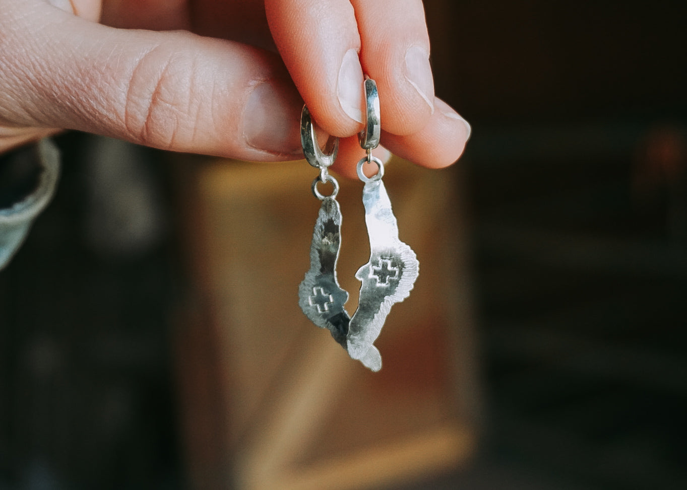 Red tail cross danglers